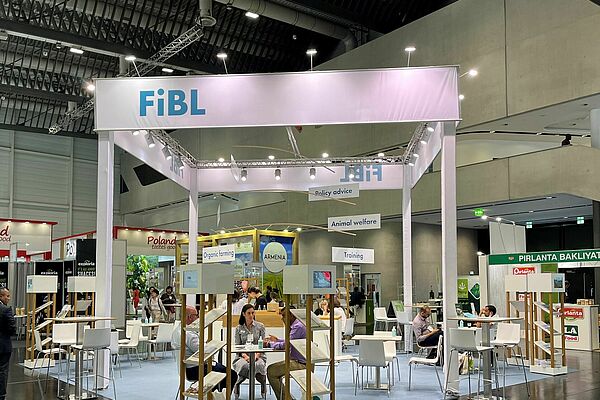 Trade fair stand with FiBL Logo
