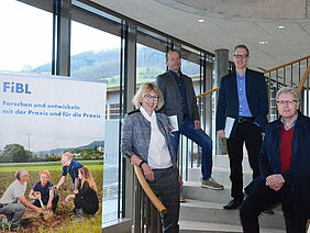 Beate Huber, Lucius Tamm, Marc Schärer et Knut Schmidtke sur l'escalier de l'Alvarium.