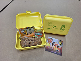 Brotbox mit gesunden Lebensmitteln.