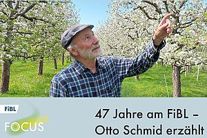 Otto Schmid in einem Obstgarten