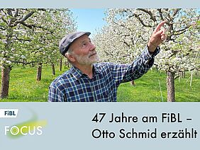 Otto Schmid in einem Obstgarten