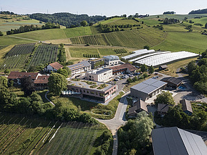 Prise de vue par drone du campus du FiBL.