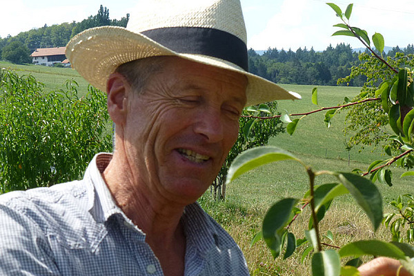 Mann mit Strohhut. 