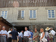 Gruppe auf Bruderholzhof