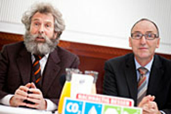Werner Lampert und Dr. Urs Niggli bei der Pressekonferenz