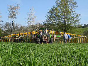 Schleppschlauchverteiler auf Feld 