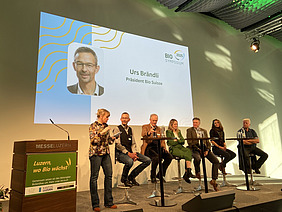 Podium mit Referentinnen und Referenten.