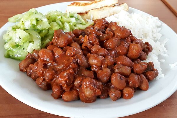 Baked Beans auf einem Teller