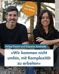 Ein Mann und eine Frau sitzen draussen auf einer Treppe.