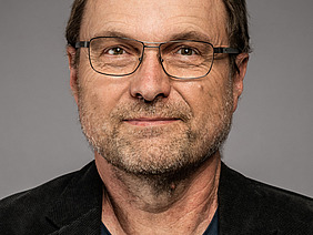 Porträtbild eines Mannes.