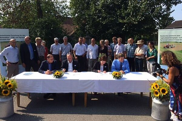 Unterzeichnung Memorandum