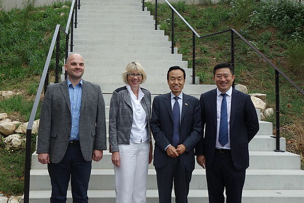 L’ambassadeur de Chine en Suisse en visite au FiBL