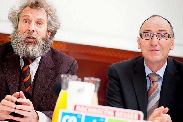 Werner Lampert und Urs Niggli bei Pressekonferenz