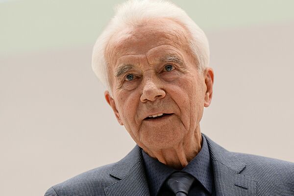 Nahaufnahme von Claus Leitzmann.