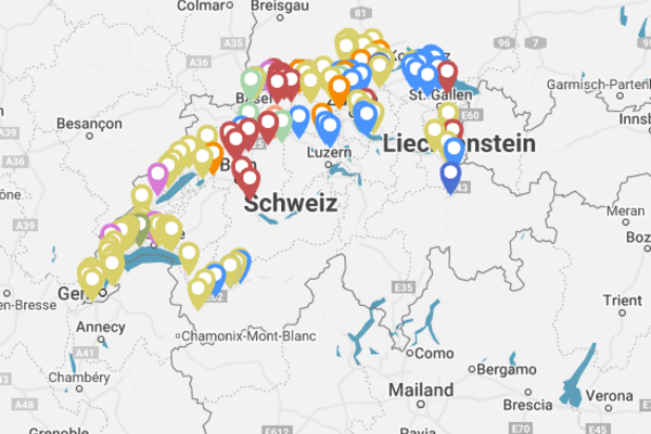 Karte der Schweiz mit verschieden farbigen Pins