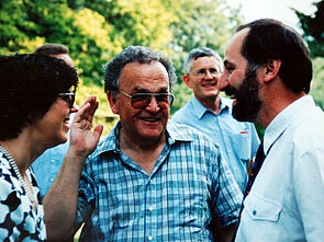 Federal Councillor Otto Stich (centre) and FiBL Director Urs Niggli (rights). In the background: Federal Councillor Kaspar Villiger