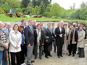 Gruppenbild bei der Grundsteinlegung.