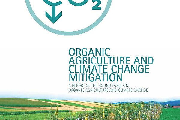 Cover der Studie "Organic Agriculture and climate change mitigation"