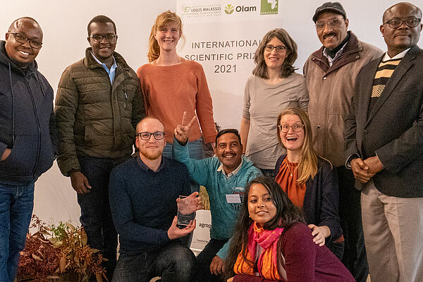 The 10 participants during the award ceremony. 