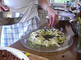 Kohlrabicarpaccio mit gerösteten Kürbiskernen